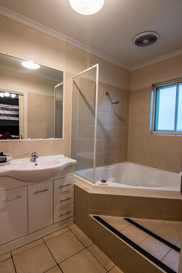 Georgian & 4* Albury